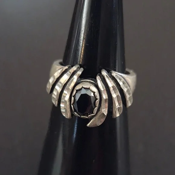WM Co Sterling Silver 925 Diamond Cut Ring Black Hematite Art Deco Design - Picture 1 of 4
